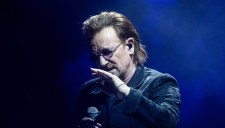 Солист U2 Боно потерял голос во время шоу в Берлине