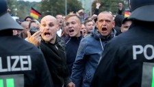 В германском Хемнице 11 человек пострадали во время акций протеста