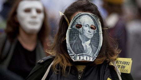 Убийственная помощь: как МВФ делает страны банкротами